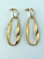 Load image into Gallery viewer, Alice Golden Twist Earrings