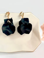 Load image into Gallery viewer, Black Dangling Earrings
