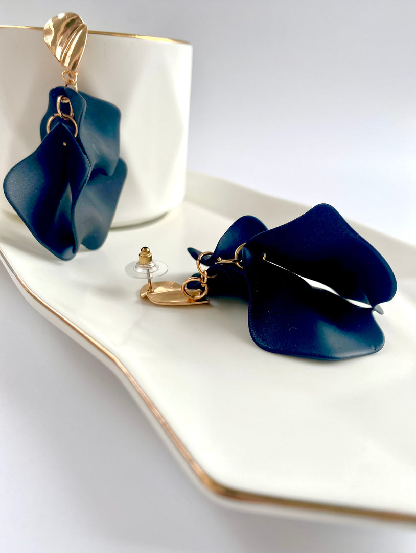 Black Dangling Earrings