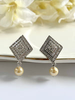 Load image into Gallery viewer, Diamond Kite With Pearl Earrings