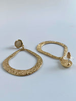 Load image into Gallery viewer, Filled With Love Earrings