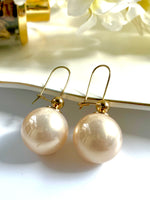 Load image into Gallery viewer, Grace Big Pearl Hook Earrings