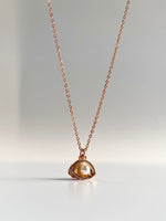Load image into Gallery viewer, Pearl Shell Rose Gold Chain Pendant