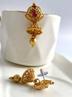 Load image into Gallery viewer, Peora Matte Gold Maroon & White Stone Necklace Set