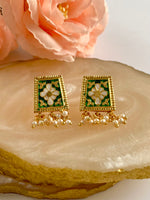 Load image into Gallery viewer, Super 3 Elements Twin Pearl Necklace Set- Green & Red