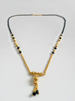 Load image into Gallery viewer, Swinging Black Pearl Mangalsutra Chain