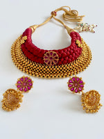 Load image into Gallery viewer, Madhubala Gold Thread Work Necklace Set