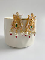 Load image into Gallery viewer, Myra Red N Green Stone Pearl Necklace Set