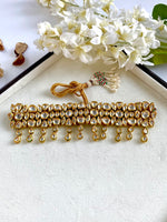 Load image into Gallery viewer, Omnipresent Kundan Gold Necklace Set