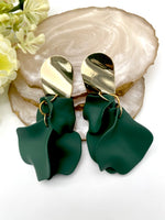 Load image into Gallery viewer, Straight Out of A Dream Dangling Earrings