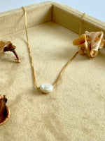 Load image into Gallery viewer, Vyora Pearl Chain Necklace Necklace
