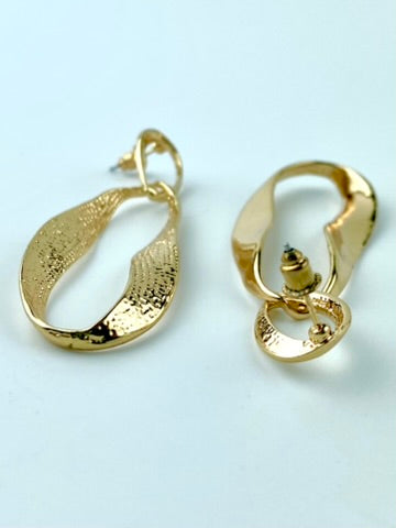 Alice Golden Twist Earrings