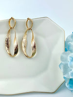 Load image into Gallery viewer, Alice Golden Twist Earrings
