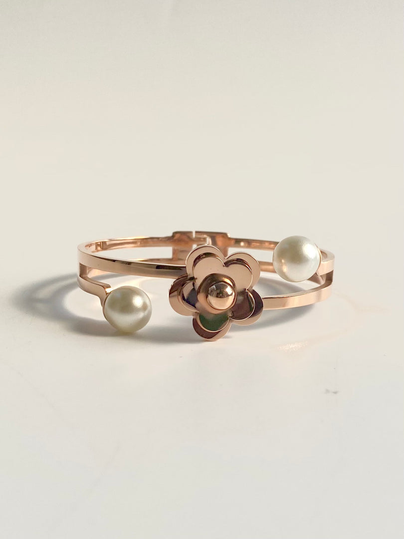 Dual Flower N Pearl Stunning Rose Gold Bracelet