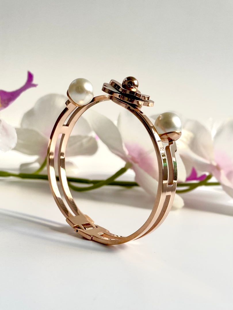 Dual Flower N Pearl Stunning Rose Gold Bracelet