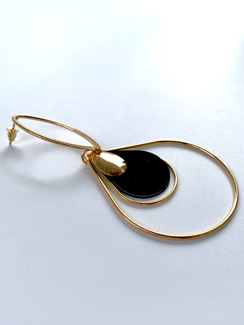 Elizabeth Multishaped Black and Golden Big Earrings