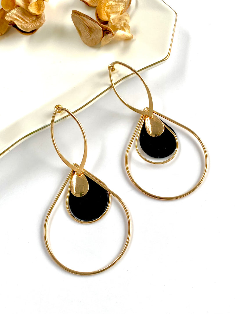 Elizabeth Multishaped Black and Golden Big Earrings