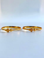 Load image into Gallery viewer, Head On Gold Bangle Set of Two
