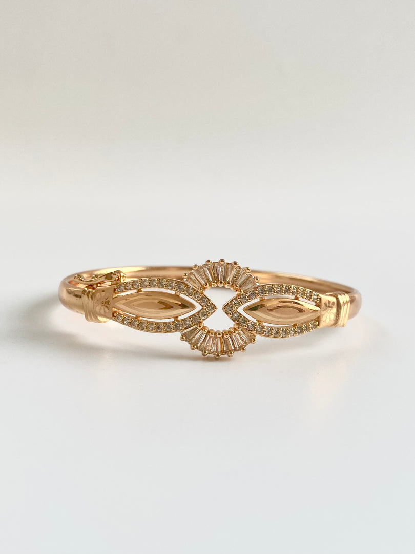 Leaf n Circle Gold Diamond Bangle Bracelet