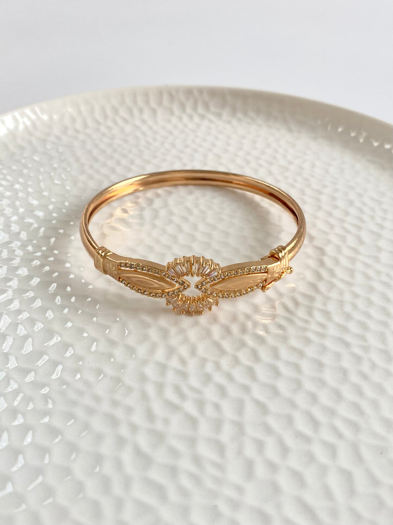 Leaf n Circle Gold Diamond Bangle Bracelet