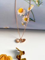 Load image into Gallery viewer, Pearl Shell Rose Gold Chain Pendant
