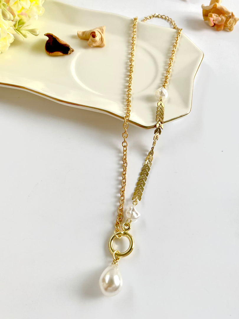 Single Layer Pearly Drop Necklace