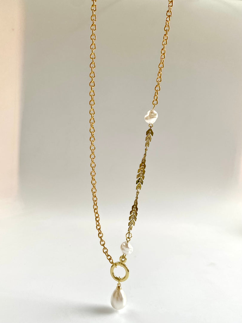 Single Layer Pearly Drop Necklace