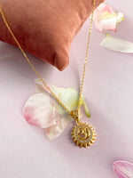 Load image into Gallery viewer, Sun Siezed Om Gold Chain Pendant
