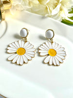 Load image into Gallery viewer, Sunflower Earrings
