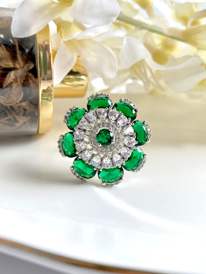 Elizabeth Emerald Green White Diamond Free Size Ring