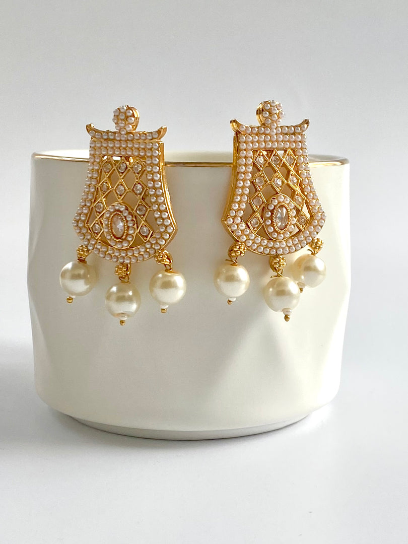 Myra Diamond N Pearl Necklace Set