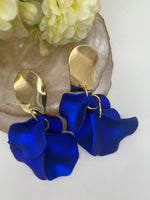 Load image into Gallery viewer, Straight Out of A Dream Dangling Earrings
