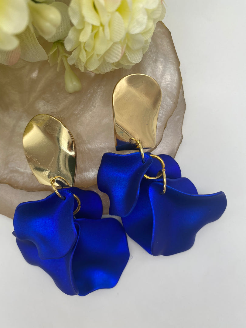 Straight Out of A Dream Dangling Earrings