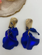 Load image into Gallery viewer, Straight Out of A Dream Dangling Earrings
