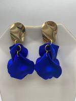 Load image into Gallery viewer, Straight Out of A Dream Dangling Earrings
