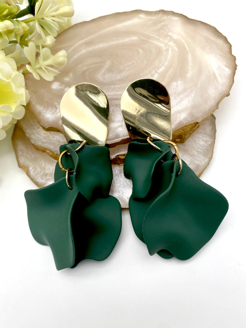 Straight Out of A Dream Dangling Earrings