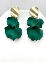 Load image into Gallery viewer, Straight Out of A Dream Dangling Earrings

