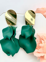 Load image into Gallery viewer, Straight Out of A Dream Dangling Earrings
